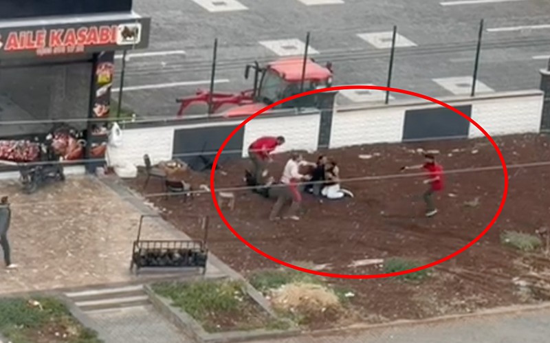 Cinayet anının görüntüsü ortaya çıktı! Kasap dükkanında silahlı kavga: 2 ölü, 2 yaralı. (DHA)