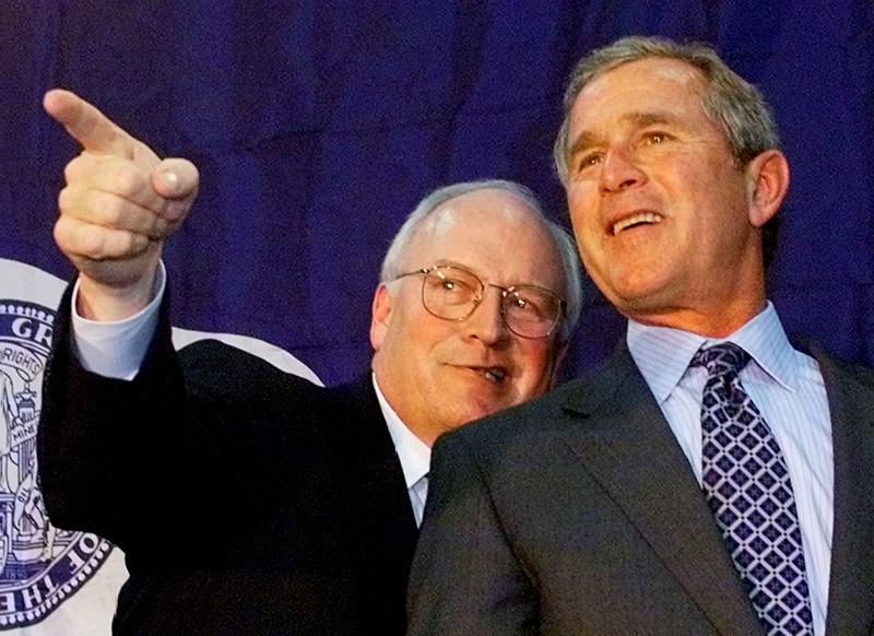 Eski ABD Başkan Yardımcısı Cheney ve eski ABD Başkanı George W. Bush (Takvim.com.tr Arşiv)