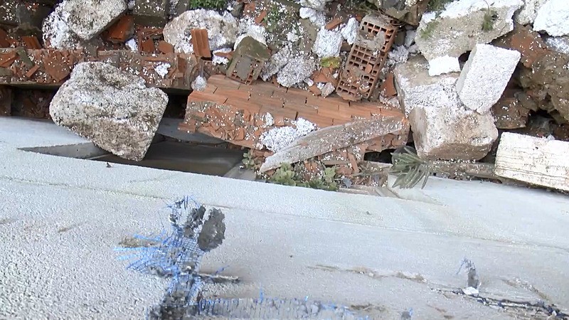 İstanbul Arnavutköy'de istinat duvarı yıkıldı 2 bina tahliye edildi (Fotoğraf: DHA)