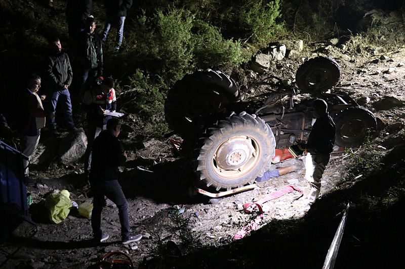 Traktörle ormana giden çiftin cansız bedenleri devrilen traktörün altında 2 gün sonra bulundu. (İHA)