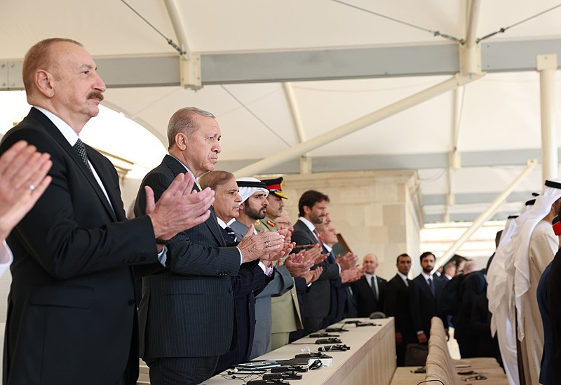 Başkan Erdoğan ve Aliyev, Bakü'de askeri geçit töreninde, AA