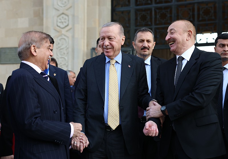 Pakistan Başbakanı Şahbaz Şerif , Başkan Erdoğan ve Aliyev