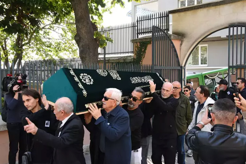 Kıvanç Kasabalı babası son yolculuğuna uğurlandı! Kıvanç Tatlıtuğ yalnız bırakmadı-6