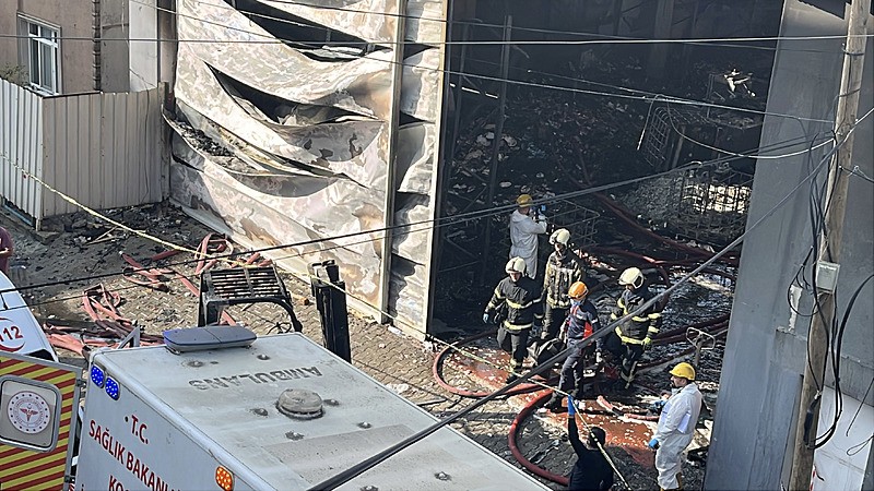 Kocaeli'de parfüm deposunda patlama.