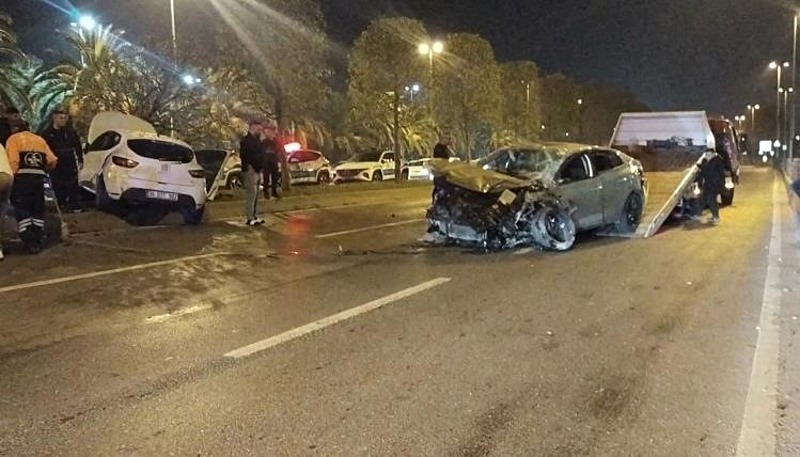 Kartal'da meydana gelen kazada 5 kişi yaralandı (DHA)