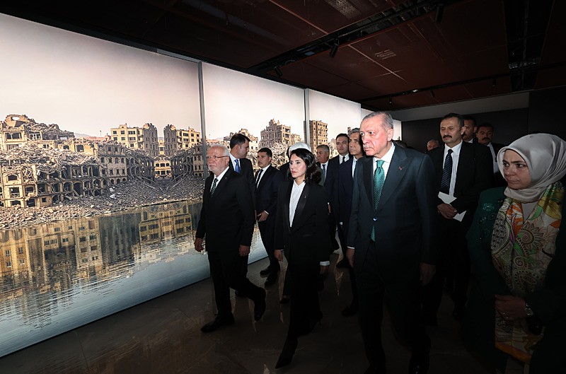 Başkan ve AK Parti Genel Başkanı Recep Tayyip Erdoğan, AK Parti Kongre Merkezi'nde düzenlenen ʺMedeniyetimizde Şehir ve Mekanʺ temalı Şehircilik Zirvesi ile Kentkırım Sergisi'nin açılışına katıldı (Fotoğraf: AA)