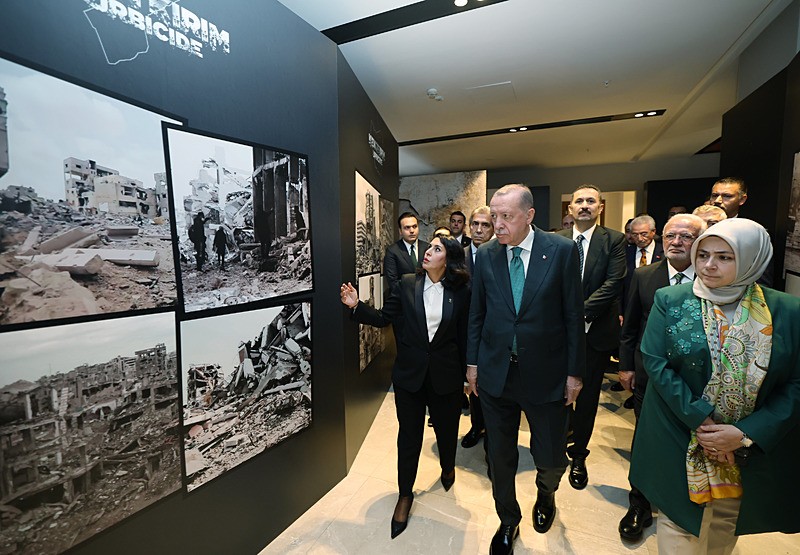 Başkan ve AK Parti Genel Başkanı Recep Tayyip Erdoğan, AK Parti Kongre Merkezi'nde düzenlenen ʺMedeniyetimizde Şehir ve Mekanʺ temalı Şehircilik Zirvesi ile Kentkırım Sergisi'nin açılışına katıldı (Fotoğraf: AA)