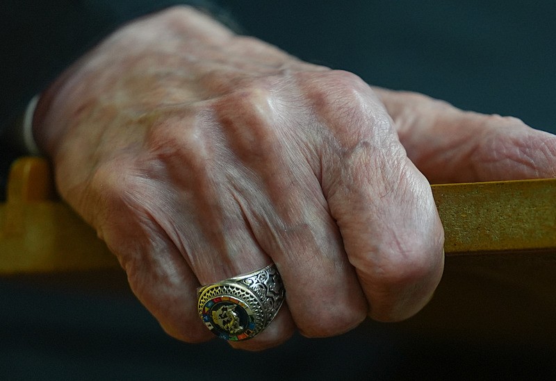 Milliyetçi Hareket Partisi (MHP) Genel Başkanı Devlet Bahçeli, partisinin TBMM Grup Toplantısı'na katılarak konuşma yaptı. Bahçeli'nin rozeti ve yüzüğü dikkat çekti (Fotoğraf: AA)