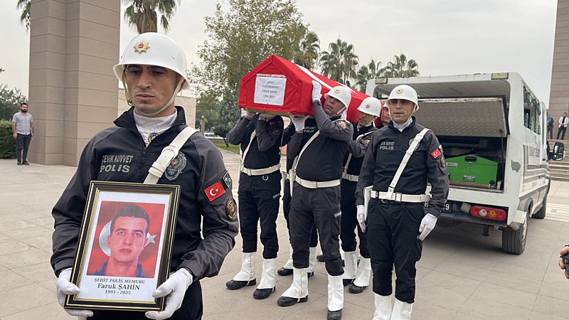 baskan-erdogandan-sehit-polis-faruk-sahinin-ailesine-bassagligi-mesaji-1762939719749.jpeg Başkan Erdoğan'dan şehit polis Faruk Şahin'in ailesine başsağlığı mesajı!-1