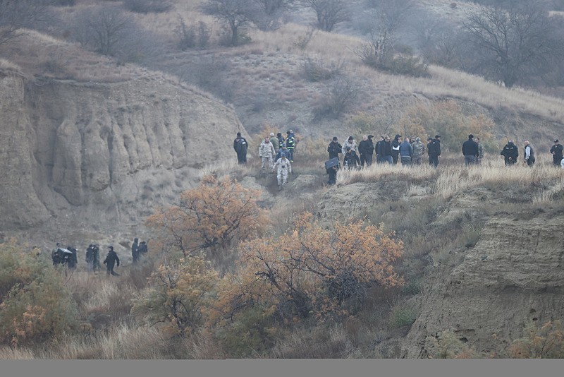 Azerbaycan-Gürcistan sınırında düşen askeri kargo uçağının enkazında gerçekleştirilen arama kurtarma çalışmaları (Fotoğraf: AA)