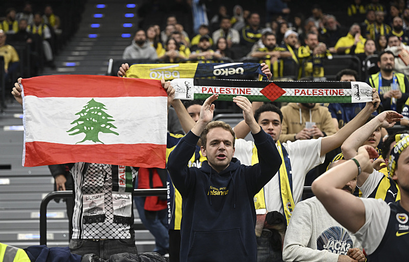 Fenerbahçeli taraftarlar Filistin'e destek verdi (AA)