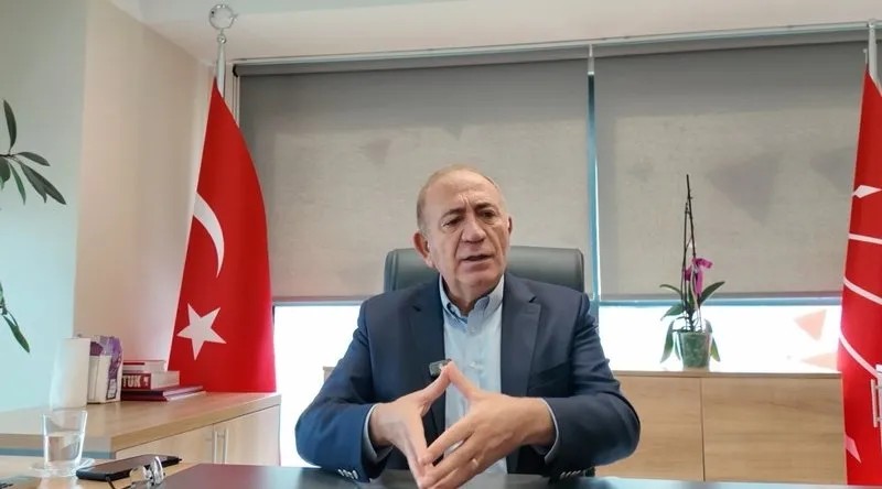 siyasi-husumetin-boylesi-chpliler-chp-istanbul-il-binasindaki-makam-koltuguna-iseyip-diskiladi-1763031122094.jpeg Siyasi husumet "pis"leşti! CHP'liler CHP İstanbul İl Binası'na işeyip dışkıladı: Gürsel Tekin "bu ilk değil" dedi-3