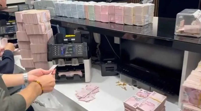 Laleli'deki döviz bürolarına kara para operasyonu düzenlendi