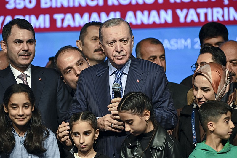 Başkan Erdoğan, Adıyaman'da 350 bininci afet konutunun teslim töreninde konuştu. (AA)