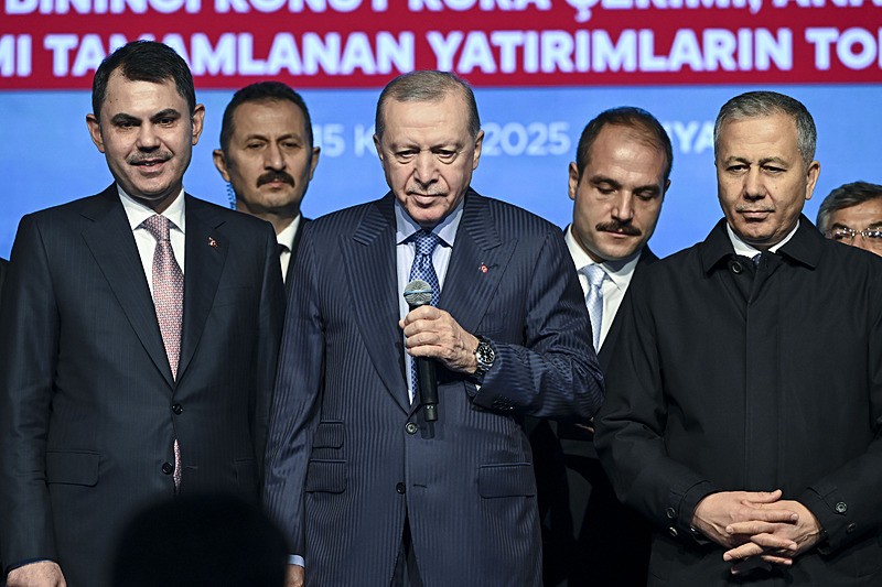 Başkan Erdoğan, Adıyaman'da 350 bininci afet konutunun teslim töreninde konuştu. (AA)