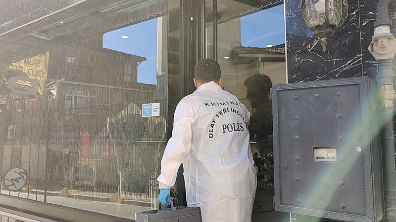 Fatih'te Böcek ailesinin kaldığı oteldeki iki kişi daha zehirlenme şüphesiyle hastaneye götürüldü (Fotoğraf: DHA)