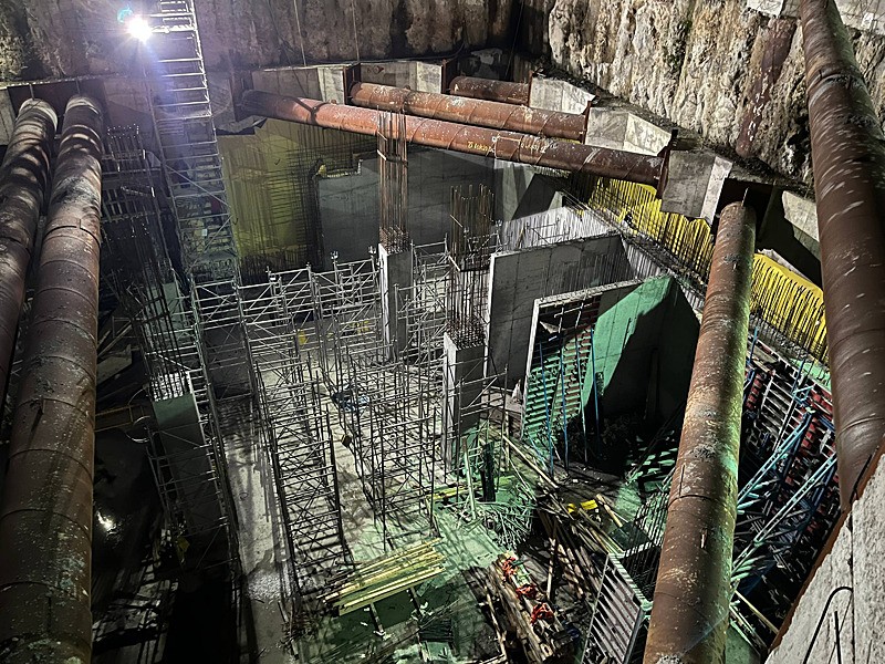 beyoglunda-metro-insaatinda-iskele-coktu-bir-isciden-aci-haber-geldi-1763303173704.jpeg Beyoğlu'ndaki metro inşaatında iskele çöktü, bazı işçiler yaralandı. (AA)