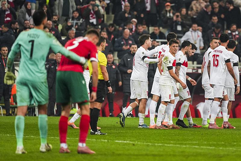 Milliler İspanya karşısında! Montella'dan sürpriz 11-2