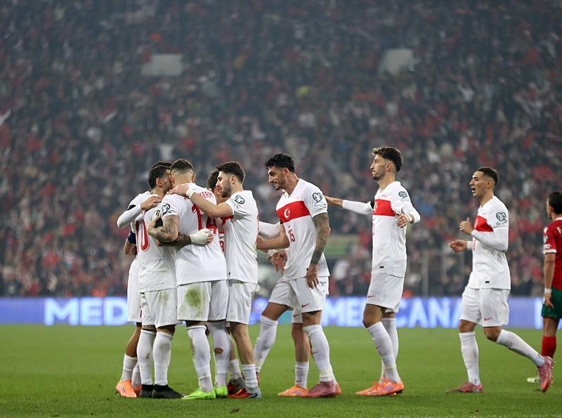 Milliler İspanya karşısında! Montella'dan sürpriz 11-4