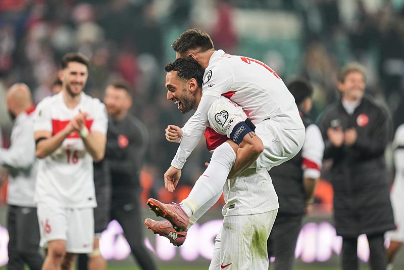 Milliler İspanya karşısında! Montella'dan sürpriz 11-5