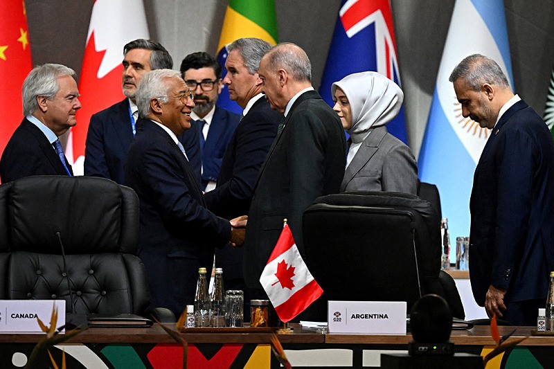 Başkan Erdoğan G20 Zirvesi'nde liderlerle ayaküstü sohbet etti