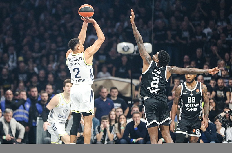 Sırplardan provokasyon dolu pankart! Osmanlı Padişahı I. Murad'ı böyle hedef aldılar-3