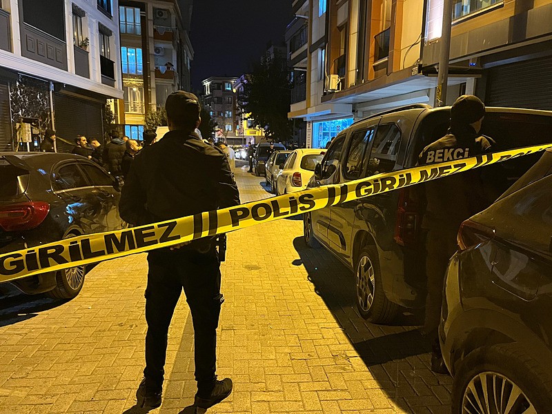 Zeytinburnu'nda iş yerindeki silahlı kavgada 2 kişi öldü, 1 kişi yaralandı. (AA)