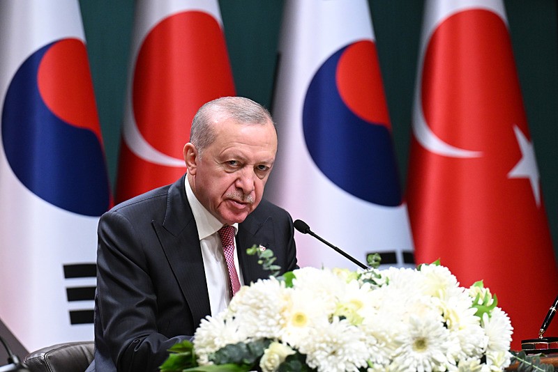 Başkan Erdoğan ve Güney Kore Devlet Başkanı Lee, görüşme sonrası ortak basın toplantısı düzenledi. (AA)