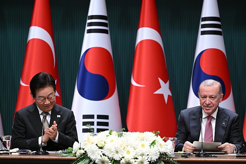 Başkan Erdoğan ve Güney Kore Devlet Başkanı Lee, görüşme sonrası ortak basın toplantısı düzenledi. (AA)