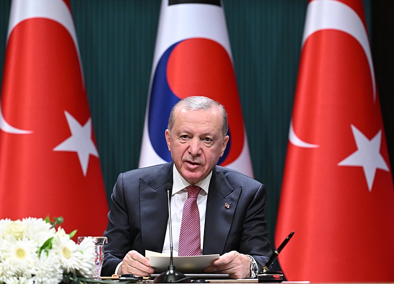 Başkan Erdoğan ve Güney Kore Devlet Başkanı Lee, görüşme sonrası ortak basın toplantısı düzenledi. (AA)