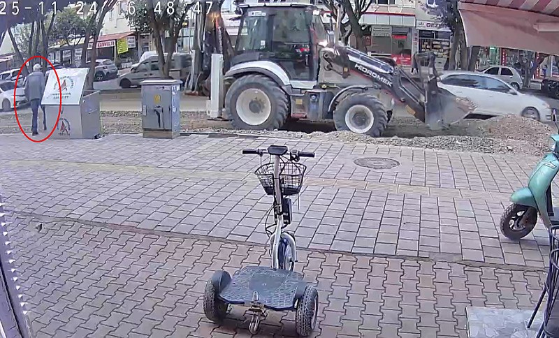 Kepçenin altında kalarak öldü. (DHA)