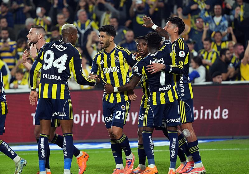 fenerbahcenin-muhtesem-uclusu-1764057329948.jpeg