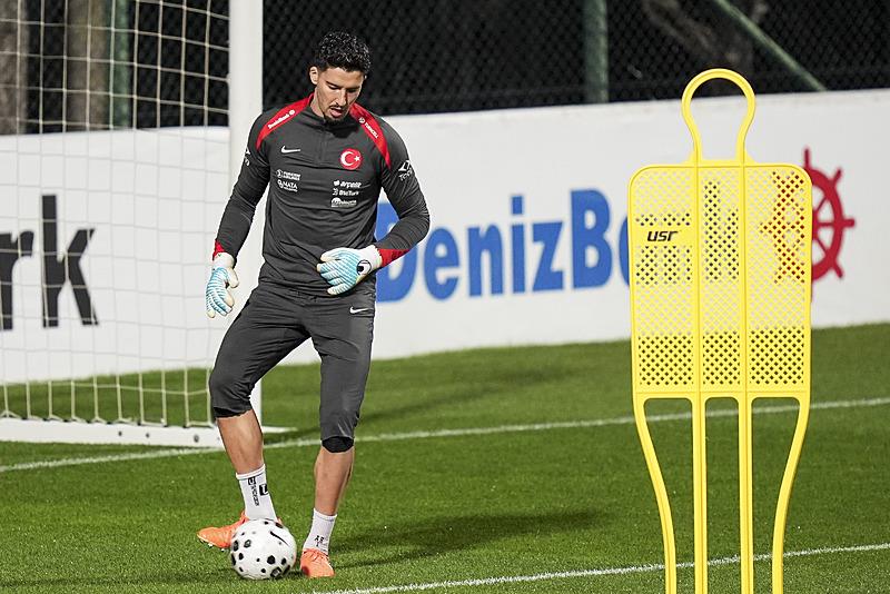 besiktasta-altay-bayindir-harekati-1764396063713.jpeg Beşiktaş'ta Altay Bayındır harekatı!-2