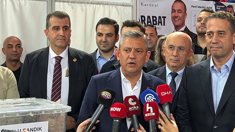 CHP Genel Başkanı Özgür Özel, Kılıçdaorğlu ve ʺarınalımʺ diyen 10 vekili ihraçla tehdit etti (Takvim.com.tr)