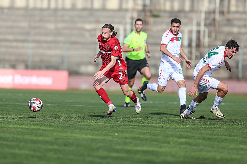 Gaziantep FK, Yeşil Yalova FK ile deplasmanda karşılaştı (AA)