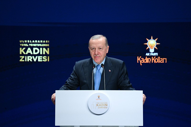 Başkan Recep Tayyip Erdoğan, AK Parti Genel Merkez Kadın Kolları Başkanlığı tarafından Bahçelievler'de bir otelde düzenlenen Uluslararası Yerel Yönetimlerde Kadın Zirvesi'ne katılarak konuşma yaptı (AA)