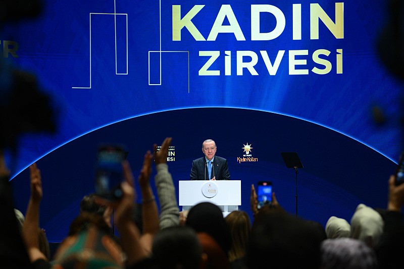 Başkan Recep Tayyip Erdoğan, AK Parti Genel Merkez Kadın Kolları Başkanlığı tarafından Bahçelievler'de bir otelde düzenlenen Uluslararası Yerel Yönetimlerde Kadın Zirvesi'ne katılarak konuşma yaptı (AA)