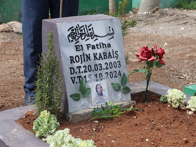 Rojin Kabaiş'in mezarı (DHA)