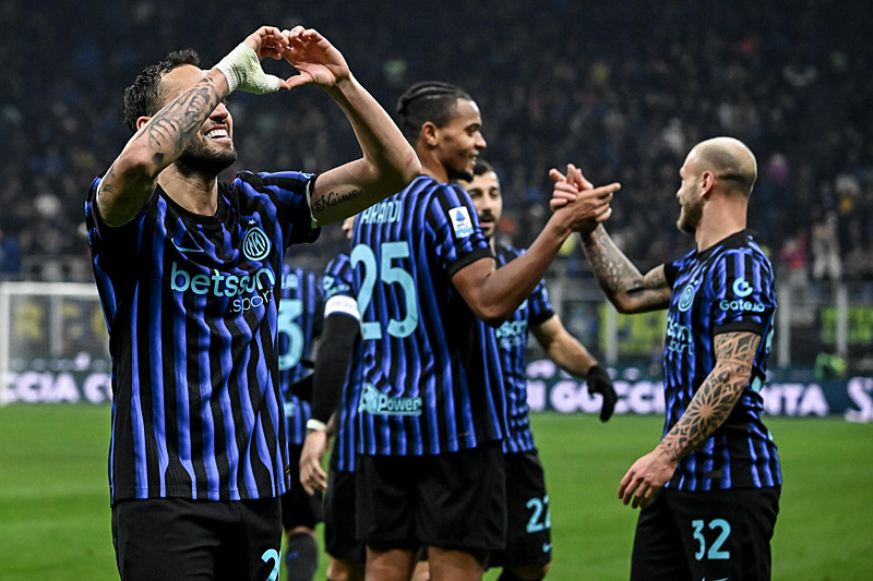 Hakan Çalhanoğlu (EPA)