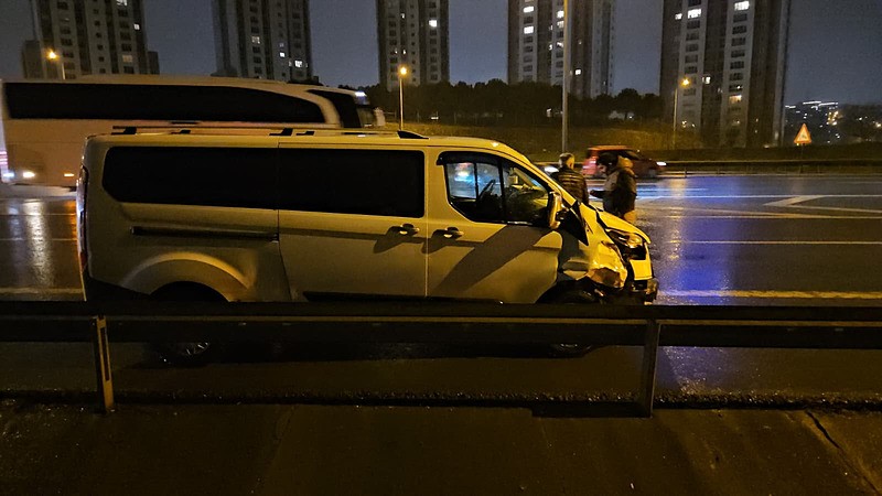 İstanbul'da etkili olan sağanak kazaları da beraberinde getirdi (AJANSLAR)