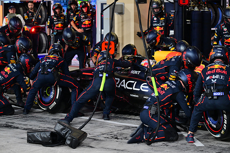 Max Verstappen'in pit stopu (AFP)