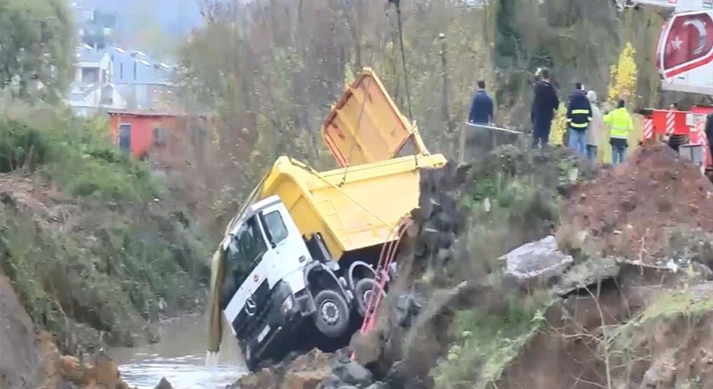 SARIYER'DE YOL ÇÖKTÜ-2