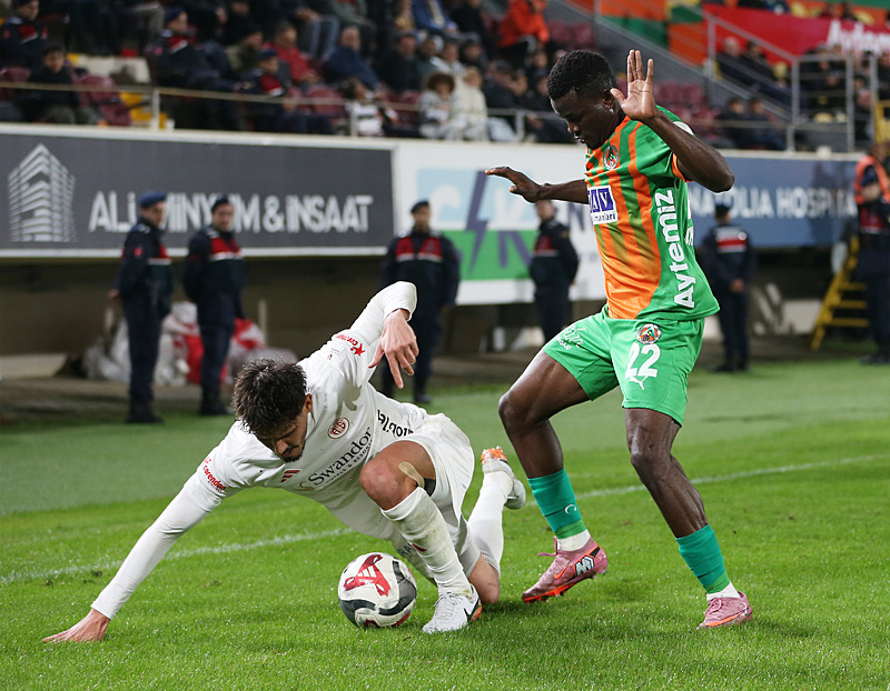 Alanyaspor ile Antalyaspor 0-0 berabere kaldı (AA)