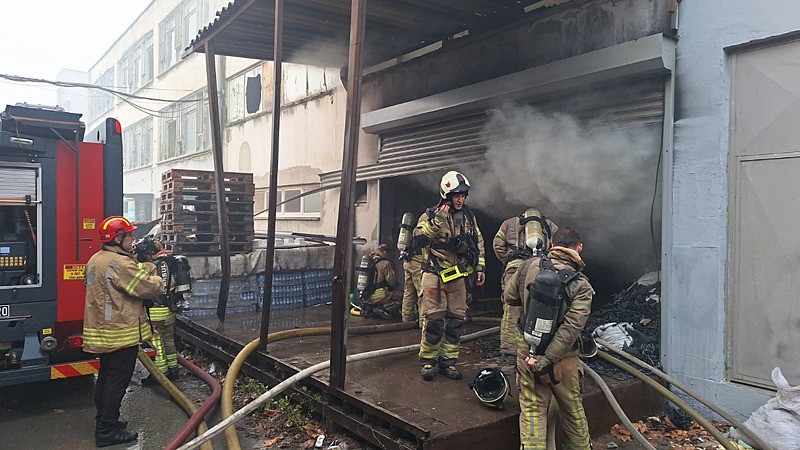 Bakırköy'de yangın alarmı: Ekipleri harekete geçti-3