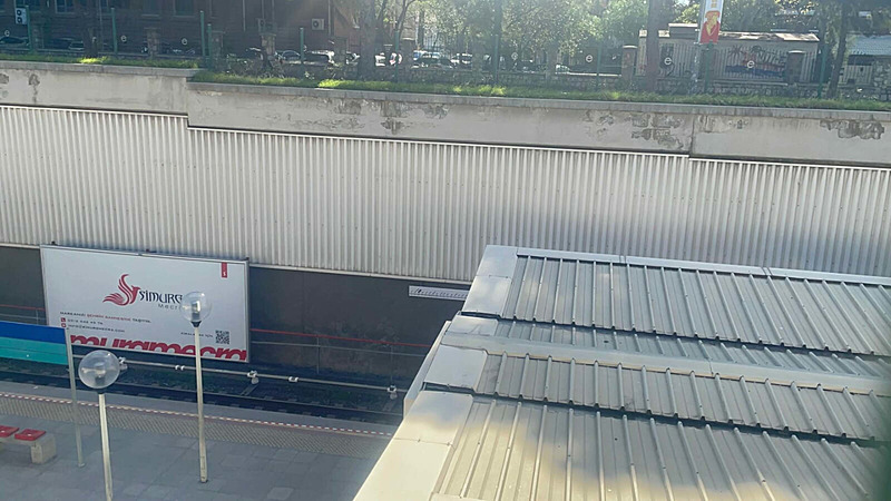 chpli-izmir-bbnde-metro-vagonu-raydan-cikti-yolcular-panik-yasadi-1765279301762.jpg Bornova İstasyonu (DHA)