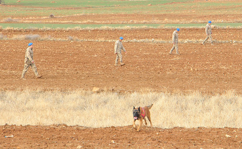 ispartadaki-kesik-bas-cinayetinde-yeni-gelisme-yanmis-aracinin-yaninda-bulunmustu-pusunun-sirlari-ortaya-cikti-1765277209029.jpeg Olay yeri (DHA)