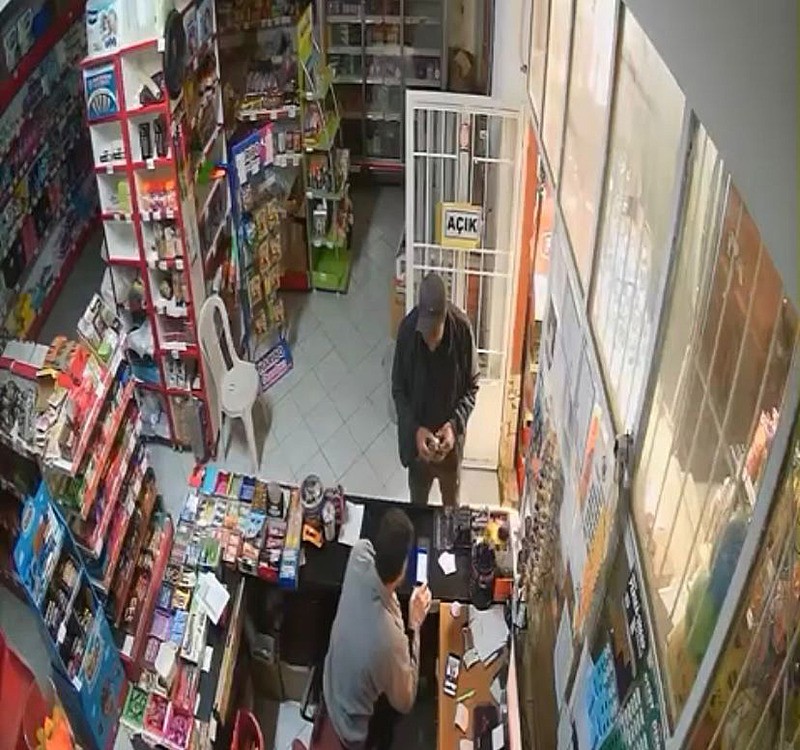 ispartadaki-kesik-bas-cinayetinde-yeni-gelisme-yanmis-aracinin-yaninda-bulunmustu-pusunun-sirlari-ortaya-cikti-1765277225468.jpeg Güvenlik kamerası görüntüleri (DHA)