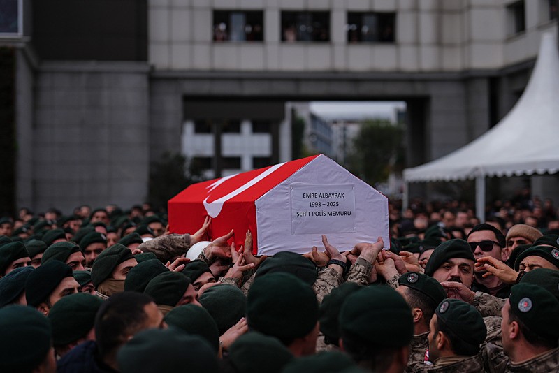 Şehit Emre Albayrak son yolculuğuna uğurlandı