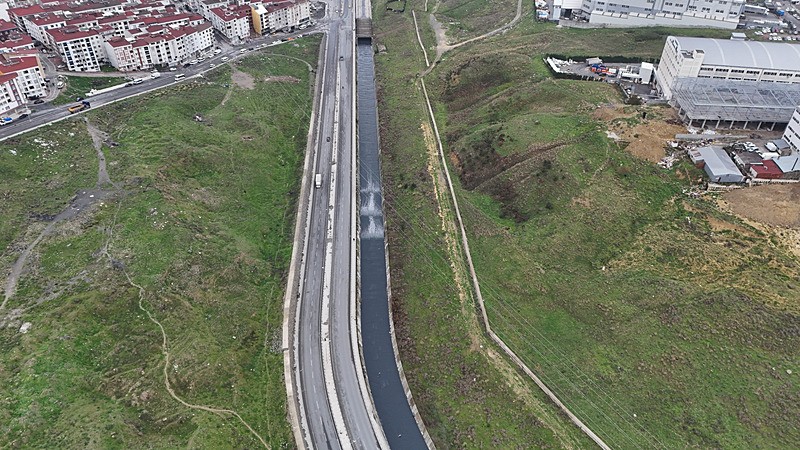 Haramiderenin Marmara Denizi'ne kadar olan zehir akan yolculuğu (İHA)