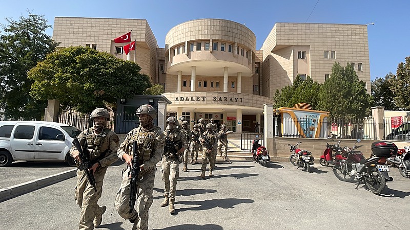 dovdugu-esinin-oldugunu-zannedip-olayi-gizlemek-icin-trafik-kazasi-gibi-gostermeye-calisti-1765365741656.jpeg Adalet Sarayı (DHA)